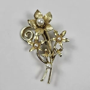 Vintage Signed Coro Gold Tone Flower Floral Brooch Pin W/Faux Pearl Accents - Picture 1 of 5