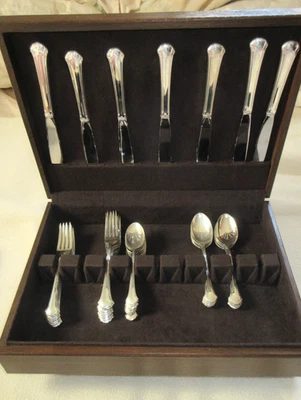 Juego de cubiertos Chippendale by Towle de plata de ley para 8 más juego de anfitriona con caja Foto 1 de 4