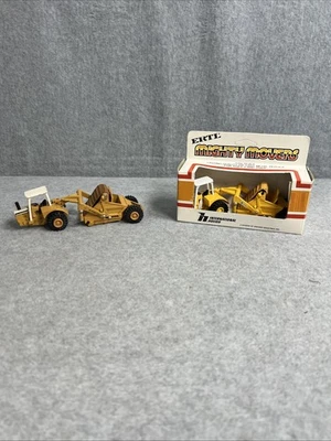 (2) ERTL "Mighty Movers" 1/64 International Hough Scraper #1855 - Image 1 of 4