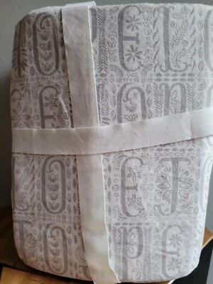 Juego de sábanas de franela Pottery Barn gris paz en la tierra reina orgánica Navidad  Foto 1 de 3