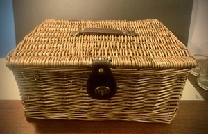 EMPTY MARKS AND SPENCER WICKER HAMPER BASKET PICNICS BIRTHDAYS STORAGE DISPLAY - Picture 1 of 9