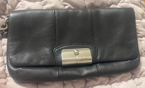 Borsa pochette da polso Coach vintage in pelle nera all'interno satinato acqua