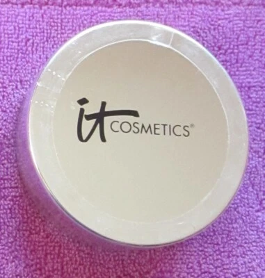 IT Cosmetics Bye Bye Pores Powder - MEDIUM - Travel Size [NWOB Sealed] 0.095 oz - Image 1 of 2