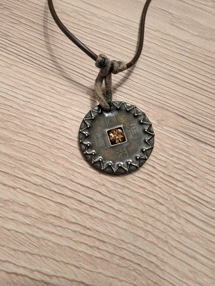 Wunderschöne Kette mit Anhänger im Stil einer Japanischen Münze / Medallie - Bild 1 von 3