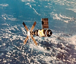 Impresión de colección de la NASA - Cúmulo de la Estación Espacial Skylab desplegado en órbita terrestre - 1973 - Imagen 1 de 3