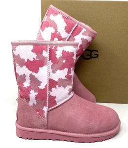 Botas de Invierno UGG Clásicas Cortas Gamuza Jagged Camufladas Rosa, Para Mujer Talla 1146110 HNPN - Imagen 1 de 12