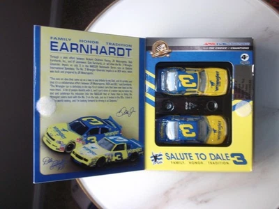 Juego de 2 autos diecast Salute to Dale Earnhardt 3 Wrangler 1:64 2010 edición limitada Foto 1 de 4