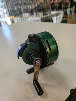 Vintage Johnson Century Model 100-A spincast fishing reel lot J25 - Image 1 of 4