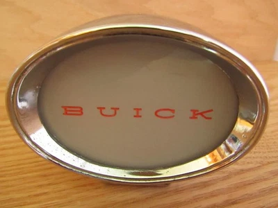 Luz de tablero vintage con logotipo de Buick. Foto 1 de 4