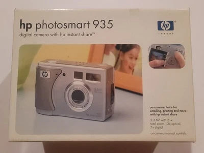 HP PhotoSmart 935 5.3MP Digital Camera - Silver Tested And Works - Image 1 of 4