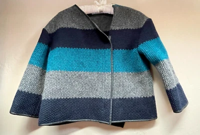 Chaqueta corta con textura Bailey 44 para mujer mediana bloques de color imitación cuero ribete azul Foto 1 de 4