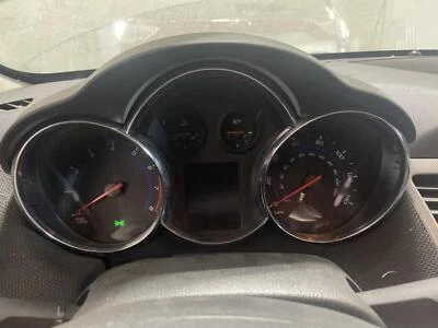 Used Speedometer Gauge fits: 2016 Chevrolet Cruze MPH US market gasoline w/o bla - Imagem 1 de 4