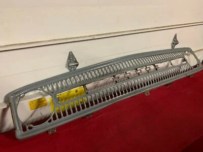 1971-1973 DODGE VAN РЕШЕТКА *ОКРАШЕННАЯ* 71 72 73 B100 B200 B300  - Изображение 1 из 4