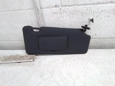 Viseira solar 2024 Nissan Z passageiro lado direito pano preto com espelho iluminado  - Imagem 1 de 4