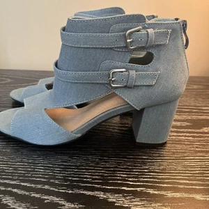 New Women’s Astro Boots With Heel - Picture 1 of 5