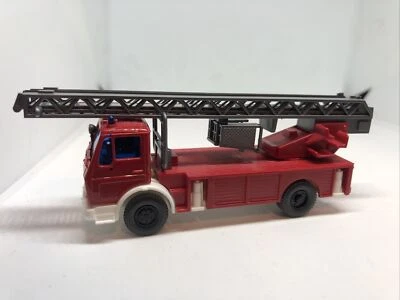 Escalera de camión de bomberos Wiking HO 1/87 Mercedes-Benz NG 1419 MPN 618 primera versión Foto 1 de 4