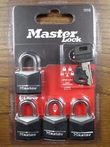 Candado de cuerpo sólido MASTER LOCK 3/4 pulgadas (19 mm), con llave similar, paquete de 4, grillete de acero - Imagen 1 de 3