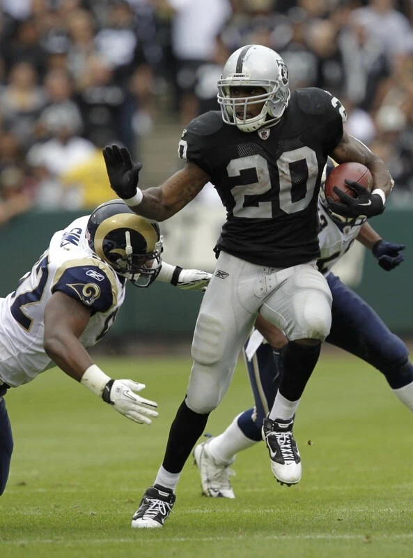 Póster fotográfico brillante 8 x 10 DARREN MCFADDEN Raiders hombre cueva Foto 1 de 1