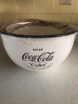 Juego de 3 cuencos mezcladores de esmalte Coca-Cola S 7'' M 8,5'' L 10" marca TableCraft Foto 1 de 3