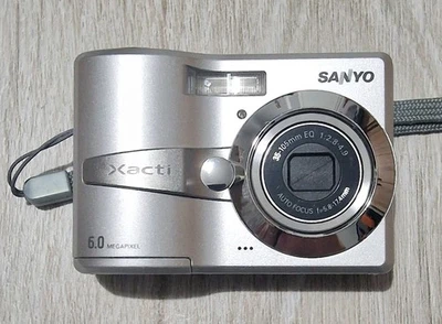 Sanyo Xacti VPC-S60EX 6.0MP Compact Digital Camera Silver Tested Working - Image 1 of 4