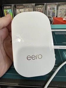 1 Eero D010001 Beacon Mesh WiFi Range Extender - Picture 1 of 2