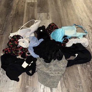 Lot of 17 Womens Swimsuits Bras Bulk Multiple Sizes Colorful NWOT NWT & Used (6) - Picture 1 of 1