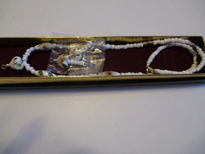 Nuevo en caja Cloisonne Joyería Collar Pendientes Colgantes Blanco Color Floral. Foto 1 de 4