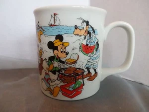 Mickey Minnie Donald Goofy Pluto Beach Picnic Mug Disney - Picture 1 of 5