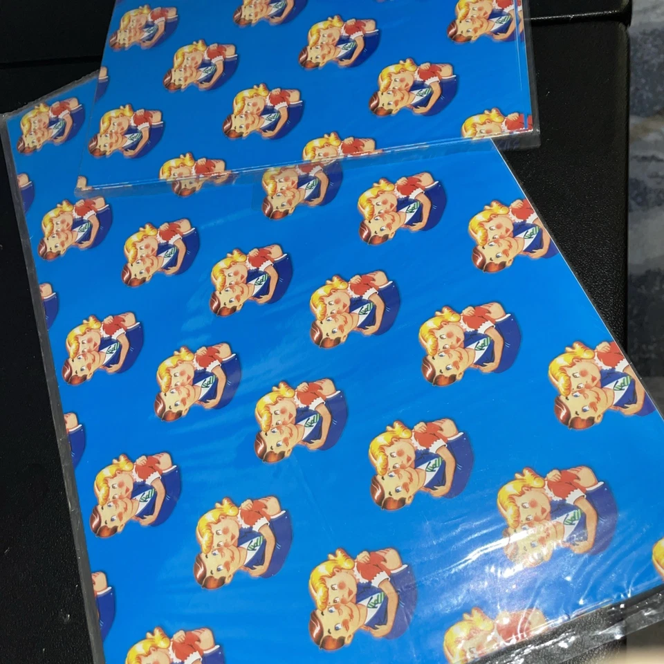 全新! 复古“接吻夫妇”礼品包装纸原包装 — 第 1/3 张图片