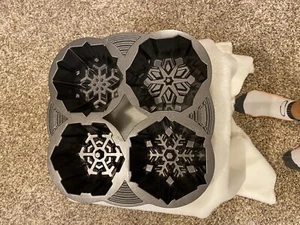 USED once – “Wilton Dimensions” 4 cavity Snowflake Cake Pan - Picture 1 of 5