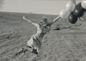 Postkarte: Folge deinen Träumen / Mädchen mit Luftballons - Bild 1 von 1