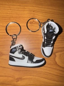 Mini Air Jordan 1 Retro High OG Sneaker Schlüsselanhänger schwarz-weiß - Bild 1 von 5