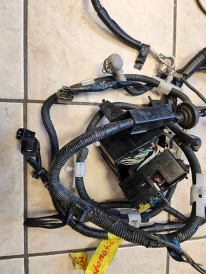 Mazda Miata 2003 caja de fusibles/arnés de cableado de batería, automático, OEM Foto 1 de 4