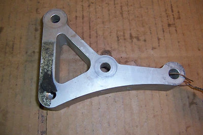 SOPORTE MOTOR YAMAHA YZF R6 5SL-21283-00-00 YZF R 6 SOPORTE MONTAJE MOTOR 2003 Foto 1 de 4