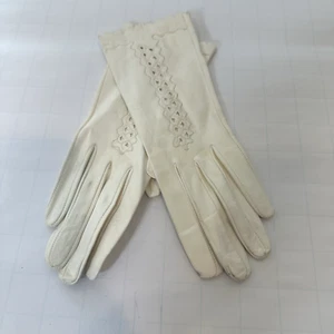 White Leather Gloves Sz 7 1/4 Women's Vintage Wedding / 1st Communion SO SOFT - Picture 1 of 14