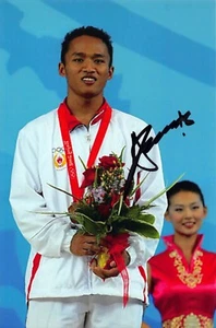 Triyatno - INA - Olympia 2008 - Gewichtheben - BRONZE- Foto sig. (2) - Picture 1 of 1