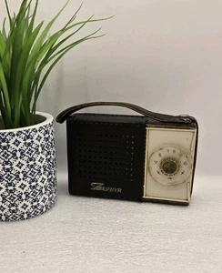 Radio AM a transistor Zephyr VINTAGE con custodia - testata - diventando statica debole - Foto 1 di 15