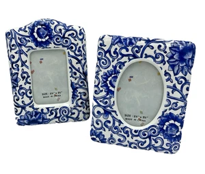 Set 2 cornici portafoto vintage da tavolo floreali in ceramica blu e bianca 2,5x3,5" - Foto 1 di 6