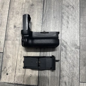 Original Sony VG-C3EM Vertical Battery Grip for Sony A9 A7III A7RIII Cameras - Picture 1 of 11