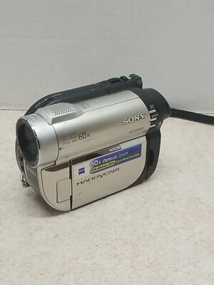 Videocámara híbrida Sony DCR-DVD650 DVD 60x con zoom óptico (sin batería/sin cargador) Foto 1 de 4