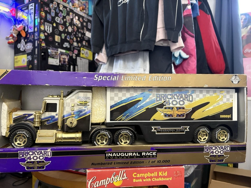Nuevo de Lote Antiguo 1994 Buddy L Edición Especial Limitada Bickyard 400 Inaugural Race Semi *RARO* Foto 1 de 4