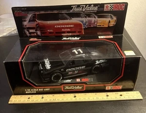 1:24 RACING CHAMPIONS Dodge Daytona IROC True Value #11 Black Die Cast 1992 NIB - Picture 1 of 7