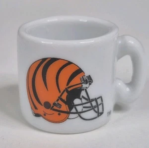 Vintage Cincinnati Bengals 1,25" Mini Tasse winzig Fußball Souvenir Sammlerstück TASSE - Bild 1 von 4