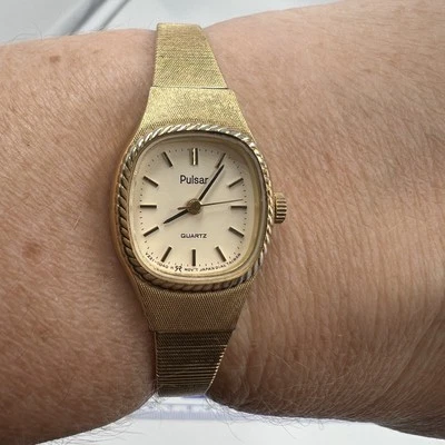 Винтажные женские часы Pulsar золотистый новый аккумулятор 6,5 дюйма рабочие миниатюрные - Изображение 1 из 4