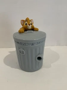 Burger King 1996 Oliver and Company View Finder Cat Oliver on Trash Can 4" - Picture 1 of 11