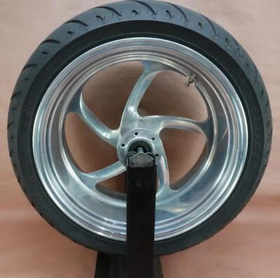 Llanta trasera Victory Hammer 2005 05-07 Dunlop 250/40 R18 Foto 1 de 4