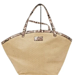BOLSO DE MANO MICHAEL KORS GRANDE 24" RAFIA CON RIBETE ESTAMPADO SERPIENTE - NUEVO - Imagen 1 de 9