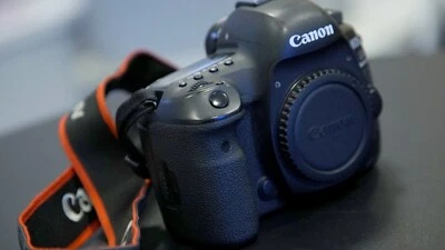 Revendeur Canon EOS 5D Mark IV TOP - Photo 1/4