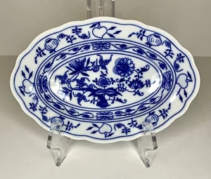 Piatto da portata vintage modello cipolla blu Cecoslovacchia 8 x 5,25 pollici * - Foto 1 di 4
