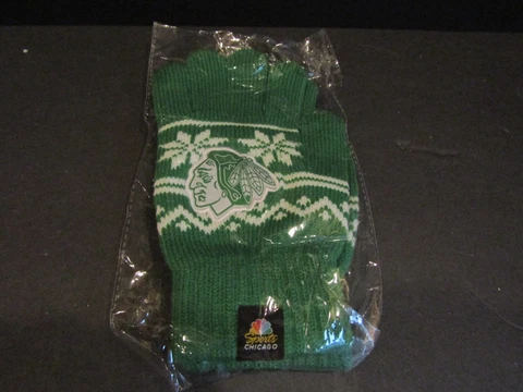 CHICAGO BLACKHAWKS Green Winter Gloves With Snowflakes Giveaway Cover